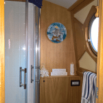 The Billet Hotel Boat Double Room Shower